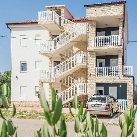 With A Parking Space - Lozice, - 20204 Appartement Vir
