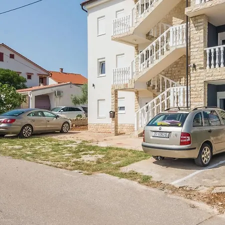 With A Parking Space - Lozice, - 20204 Appartement *