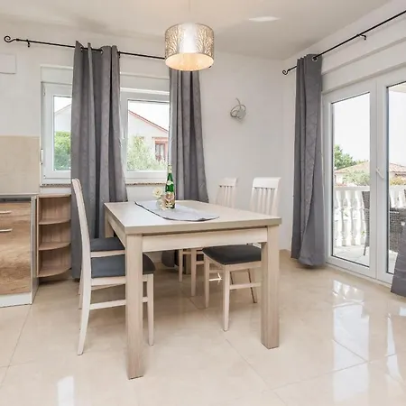 With A Parking Space - Lozice, - 20204 Appartement