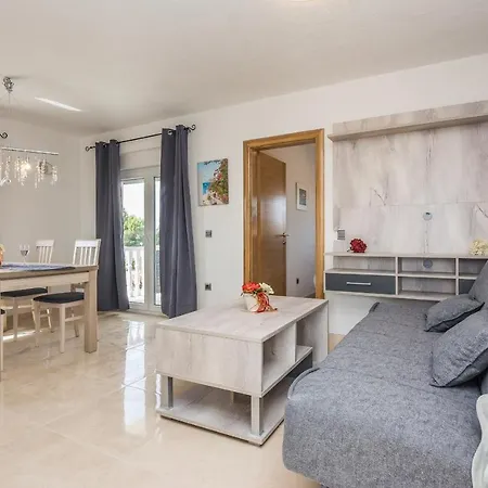 With A Parking Space - Lozice, - 20204 Appartement Vir