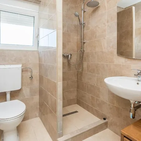 With A Parking Space - Lozice, - 20204 Appartement